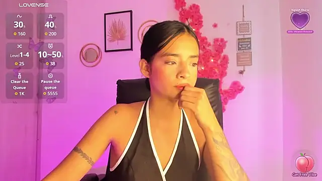 Laura fernandezII online show from 05-05-26, 02:14