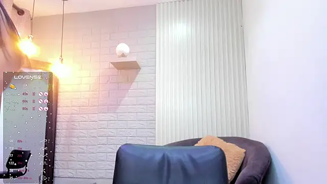 LenaRuiz  online show from 01-10-25, 03:58