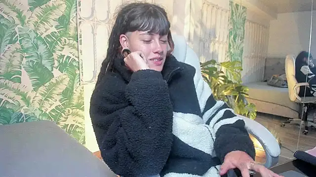  sharlotte777 online show from 12-19-25, 02:02