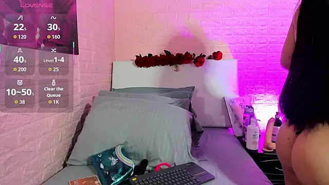 LYAA COLLINS  online show from 02-13-26, 10:55