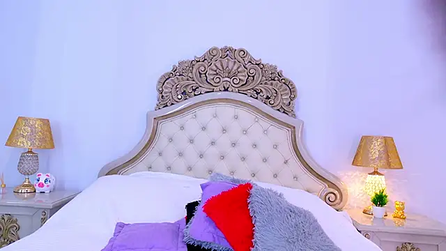 SarahBrunet online show from 03-06-25, 04:07