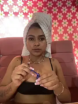 Snapshot of Miaa_coopeer chatting on 01-04-25, 05:47 Miaa coopeer online show from 01-04-25, 05:47