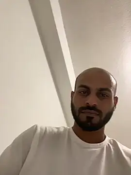 Snapshot of islandvybee55 chatting on 12-14-24, 10:39 islandvybee55 online show from 12-14-24, 10:39