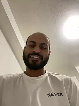 Snapshot of islandvybee55 chatting on 01-12-25, 01:53 islandvybee55 online show from 01-12-25, 01:53