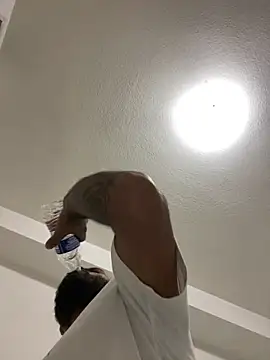 Snapshot of islandvybee55 chatting on 03-14-25, 04:43 islandvybee55 online show from 03-14-25, 04:43