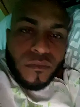 Snapshot of islandvybee55 chatting on 09-28-25, 06:19 islandvybee55 online show from 09-28-25, 06:19