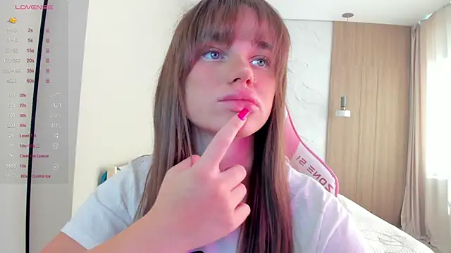 aesthetics  tease online show from 10-20-25, 03:18