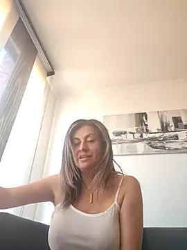 Snapshot of Latiinvenushot chatting on 03-22-26, 02:20 Latiinvenushot online show from 03-22-26, 02:20