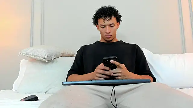 Dominick star online show from 12-17-24, 03:17