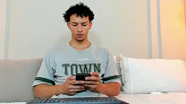 Dominick star online show from 12-20-24, 03:36