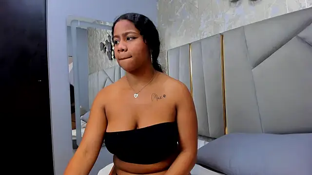 Snapshot of Sofi_Fox_ chatting on 01-28-25, 06:07 Sofi Fox online show from 01-28-25, 06:07