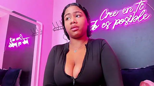 Snapshot of Sofi_Fox_ chatting on 03-04-25, 01:17 Sofi Fox online show from 03-04-25, 01:17