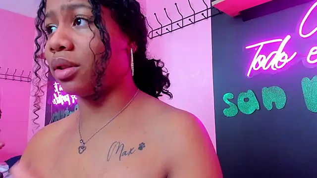 Snapshot of Sofi_Fox_ chatting on 03-16-25, 06:01 Sofi Fox online show from 03-16-25, 06:01