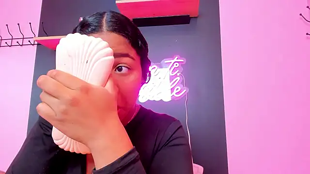 Snapshot of Sofi_Fox_ chatting on 03-20-25, 01:15 Sofi Fox online show from 03-20-25, 01:15