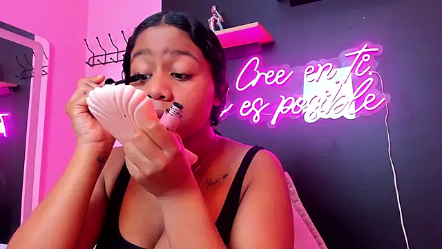 Snapshot of Sofi_Fox_ chatting on 03-21-25, 01:23 Sofi Fox online show from 03-21-25, 01:23