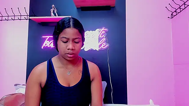 Snapshot of Sofi_Fox_ chatting on 03-22-25, 01:19 Sofi Fox online show from 03-22-25, 01:19