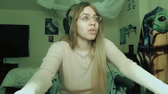 Snapshot of PolinaLoveX chatting on 02-05-25, 01:58 PolinaLoveX online show from 02-05-25, 01:58