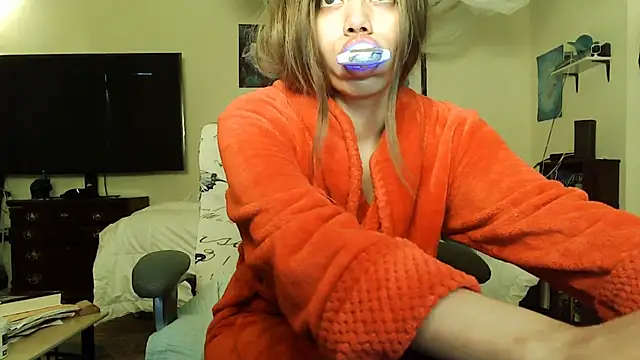 Snapshot of PolinaLoveX chatting on 02-05-25, 10:55 PolinaLoveX online show from 02-05-25, 10:55