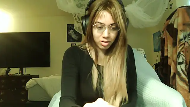 Snapshot of PolinaLoveX chatting on 03-02-25, 11:31 PolinaLoveX online show from 03-02-25, 11:31