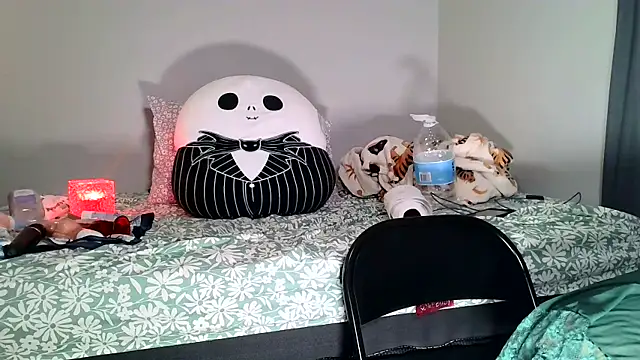 loveluna8 online show from 12-15-24, 10:39