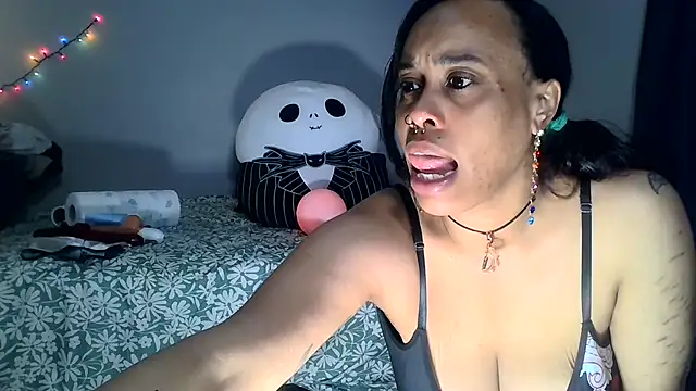 loveluna8 online show from 12-22-24, 10:47