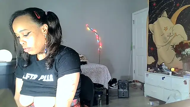 loveluna8 online show from 01-06-25, 05:49
