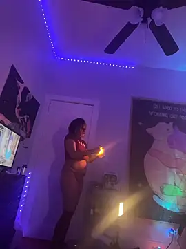 loveluna8 online show from 12-21-25, 10:33