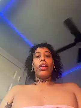 Snapshot of loveluna8 chatting on 04-27-26, 01:42 loveluna8 online show from 04-27-26, 01:42
