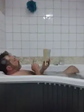 Snapshot of Vernalot_76 chatting on 10-27-25, 09:19 Vernalot 76 online show from 10-27-25, 09:19