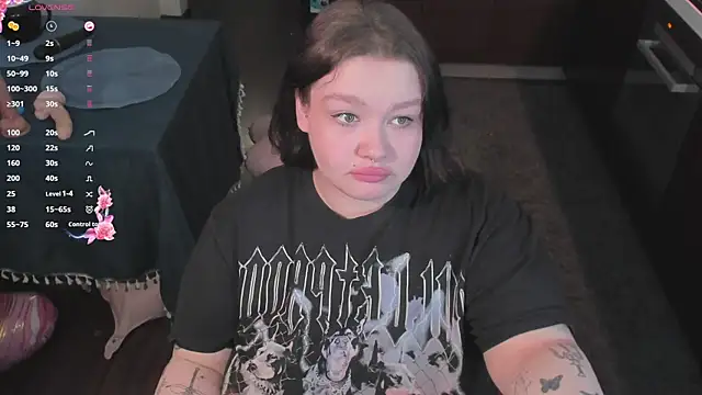 Snapshot of LilyBelll chatting on 02-27-26, 08:03 LilyBelll online show from 02-27-26, 08:03