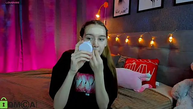 Lesi Moonie01 online show from 12-22-25, 09:50