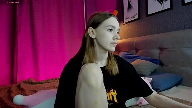 Lesi Moonie01 online show from 03-12-26, 08:42