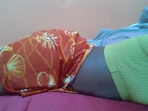 Snapshot of Moonfades chatting on 12-30-24, 06:16 Moonfades online show from 12-30-24, 06:16