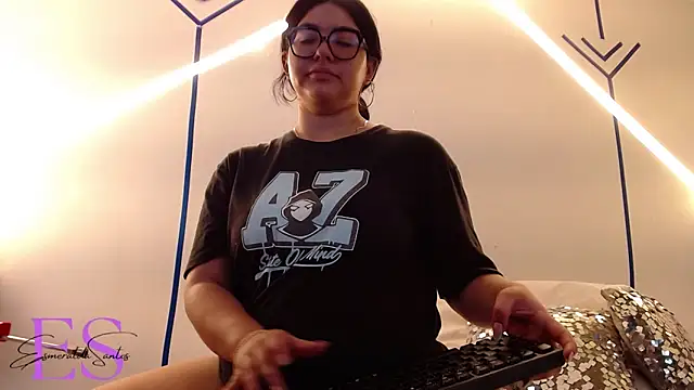 Snapshot of EsmeraldaSantoss chatting on 02-25-25, 12:45 EsmeraldaSantoss online show from 02-25-25, 12:45