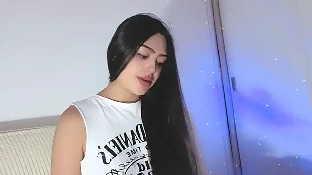 Snapshot of Sweet-Sophiee chatting on 05-23-26, 02:28 Sweet-Sophiee online show from 05-23-26, 02:28