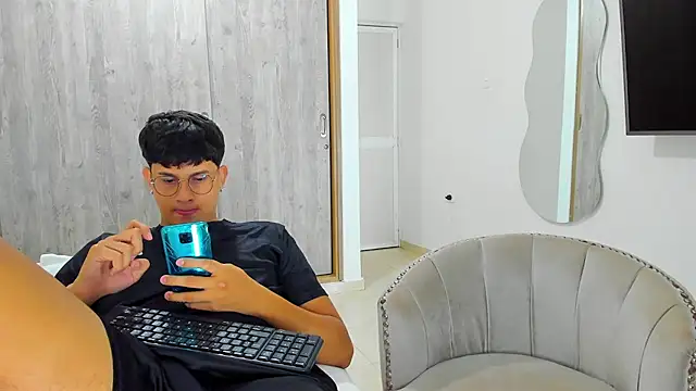 Snapshot of kittyandrick chatting on 12-04-24, 07:17 kittyandrick online show from 12-04-24, 07:17