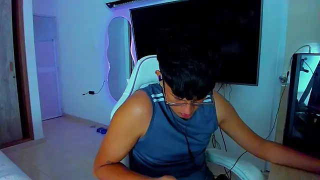 Snapshot of kittyandrick chatting on 11-08-25, 05:29 kittyandrick online show from 11-08-25, 05:29