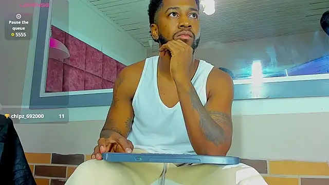 Snapshot of Drake_Nassir4 chatting on 01-01-25, 12:11 Drake Nassir4 online show from 01-01-25, 12:11