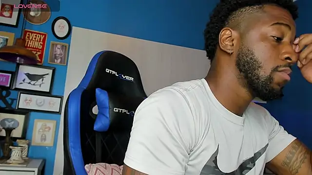 Snapshot of Drake_Nassir4 chatting on 02-14-25, 03:36 Drake Nassir4 online show from 02-14-25, 03:36