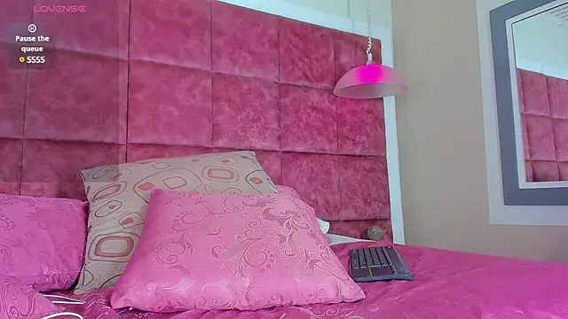 Snapshot of Drake_Nassir4 chatting on 02-15-25, 05:28 Drake Nassir4 online show from 02-15-25, 05:28