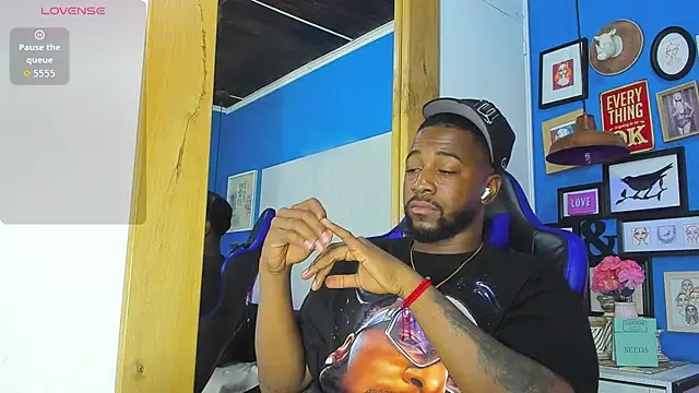 Snapshot of Drake_Nassir4 chatting on 09-17-25, 09:16 Drake Nassir4 online show from 09-17-25, 09:16