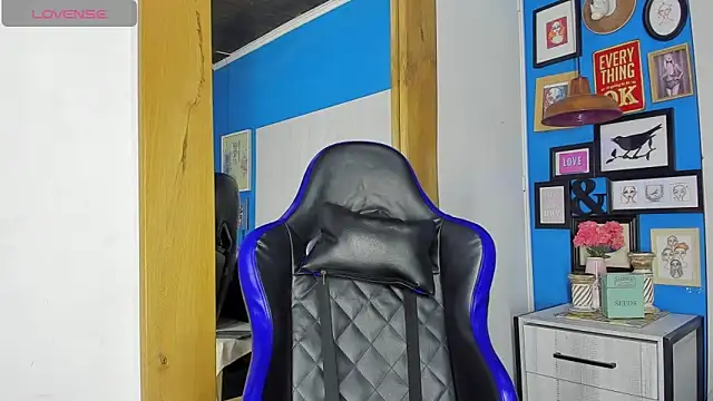 Snapshot of Drake_Nassir4 chatting on 10-11-25, 09:13 Drake Nassir4 online show from 10-11-25, 09:13