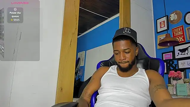 Snapshot of Drake_Nassir4 chatting on 10-13-25, 09:15 Drake Nassir4 online show from 10-13-25, 09:15