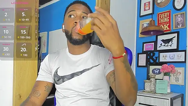 Snapshot of Drake_Nassir4 chatting on 10-21-25, 08:53 Drake Nassir4 online show from 10-21-25, 08:53