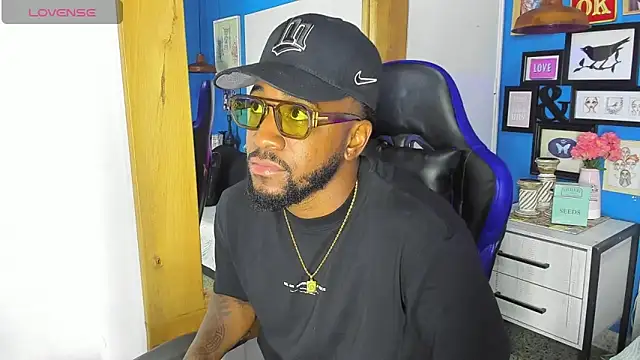 Snapshot of Drake_Nassir4 chatting on 10-25-25, 04:20 Drake Nassir4 online show from 10-25-25, 04:20