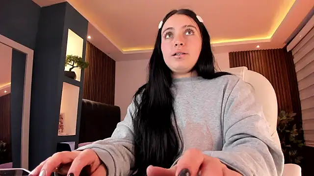 Lucy Smith2 online show from 12-20-24, 08:17