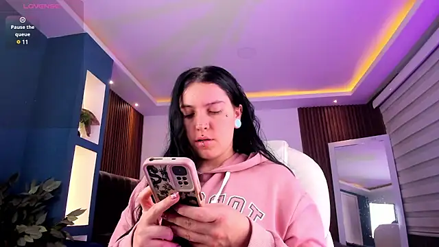 Lucy Smith2 online show from 02-26-25, 03:42