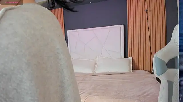 Lucy Smith2 online show from 09-24-25, 08:45