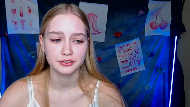 Snapshot of MademoiselleCl chatting on 03-08-26, 02:04 MademoiselleCl online show from 03-08-26, 02:04