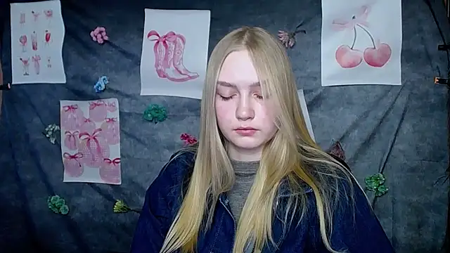 Snapshot of MademoiselleCl chatting on 03-10-26, 07:24 MademoiselleCl online show from 03-10-26, 07:24